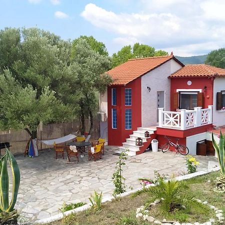 לריסוס Vanna'S Holiday House מראה חיצוני תמונה