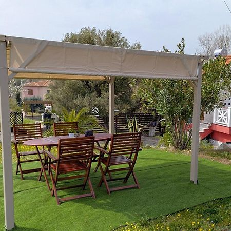 לריסוס Vanna'S Holiday House מראה חיצוני תמונה