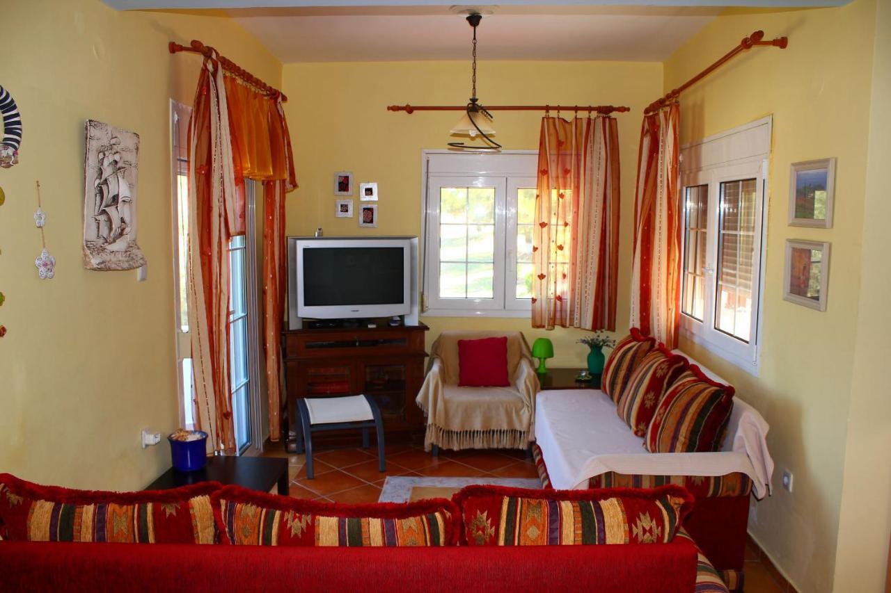 לריסוס Vanna'S Holiday House מראה חיצוני תמונה