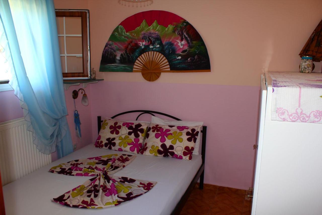 לריסוס Vanna'S Holiday House מראה חיצוני תמונה