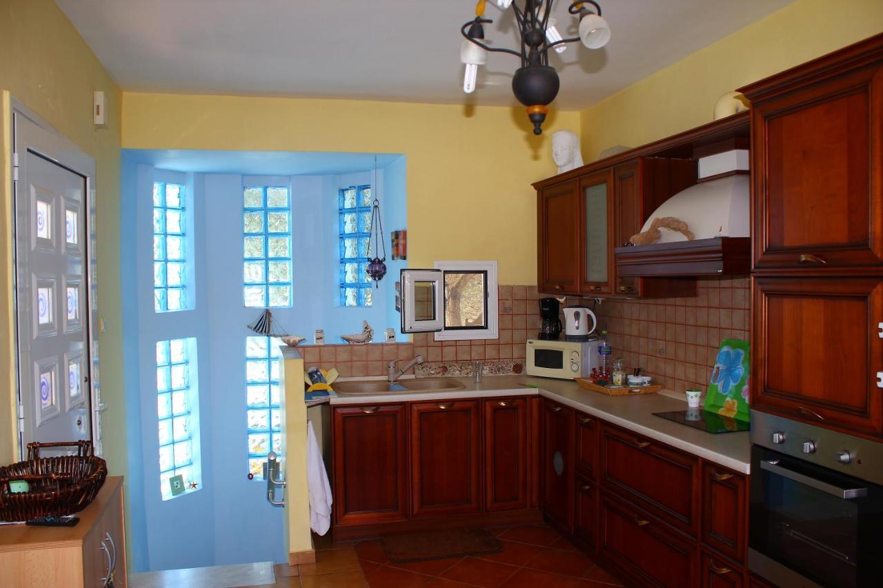 לריסוס Vanna'S Holiday House מראה חיצוני תמונה