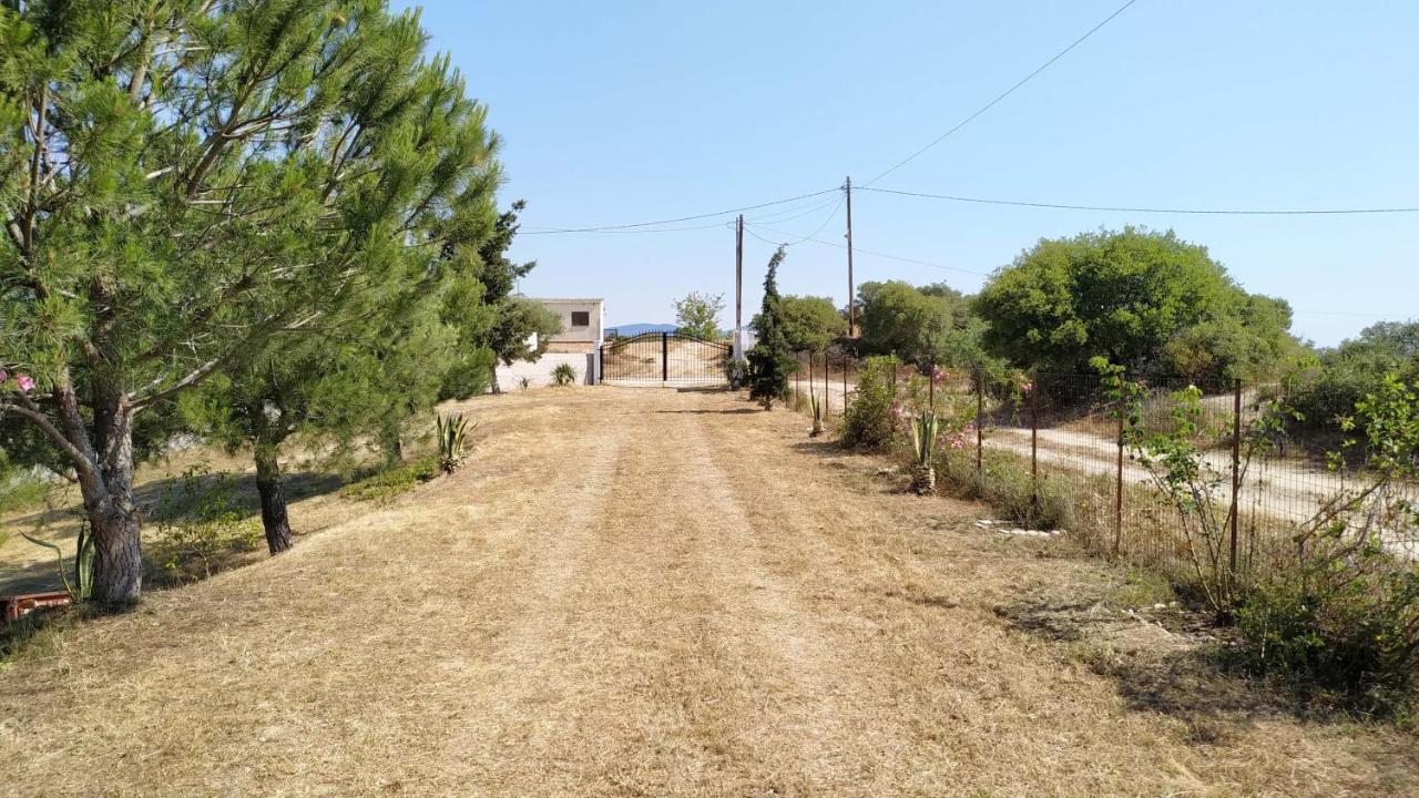 לריסוס Vanna'S Holiday House מראה חיצוני תמונה
