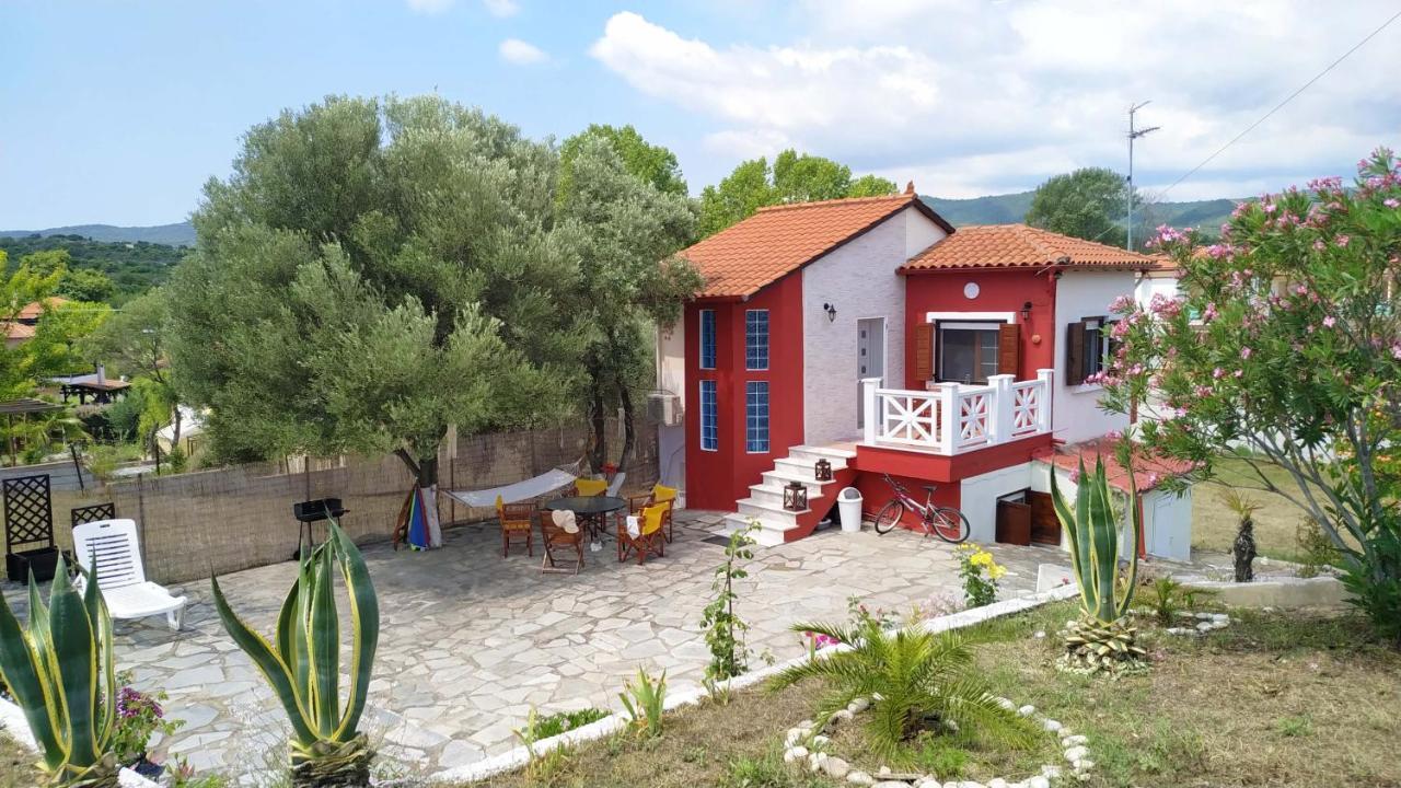 לריסוס Vanna'S Holiday House מראה חיצוני תמונה