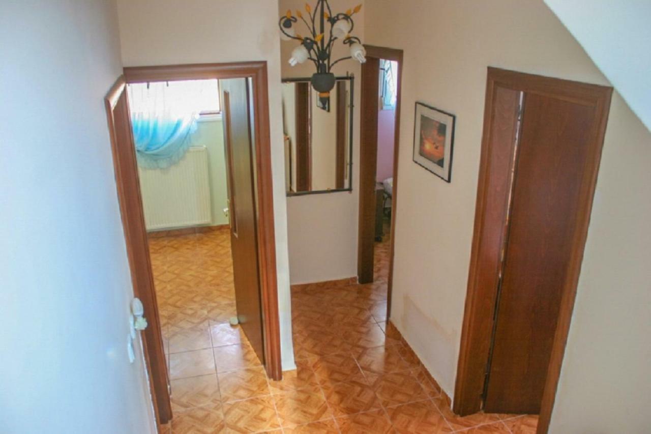 לריסוס Vanna'S Holiday House מראה חיצוני תמונה