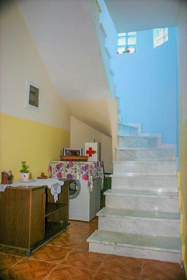 לריסוס Vanna'S Holiday House מראה חיצוני תמונה
